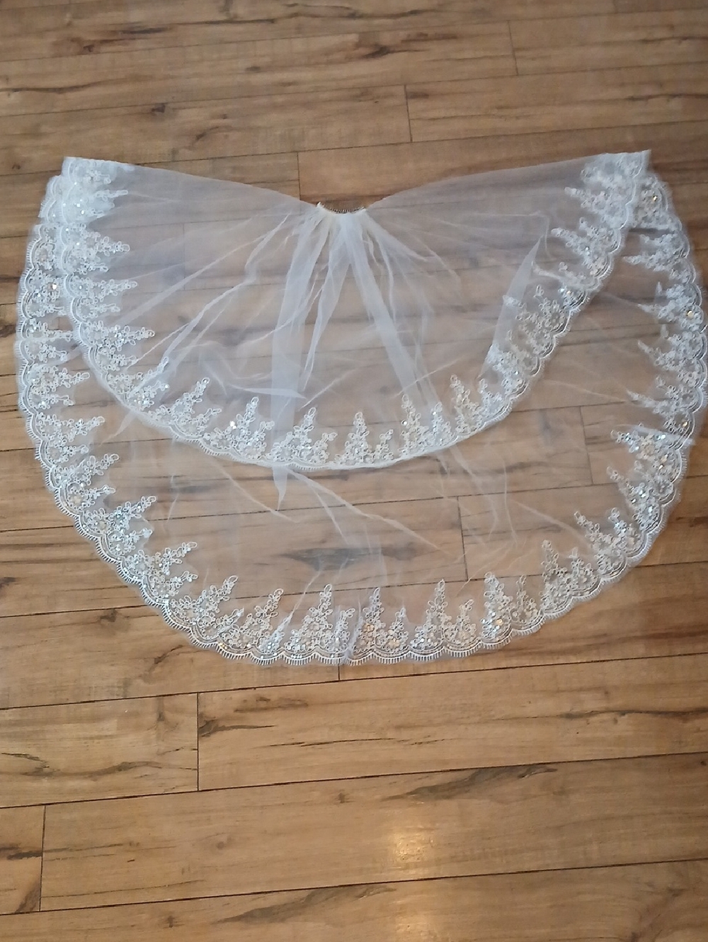 David's Bridal White Two Tier Lace Tulle Embellished Bridal Veil - Picture 7 of 17